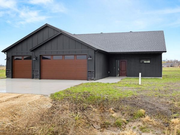 106 Neuman Boulevard, Colfax, ND 58018