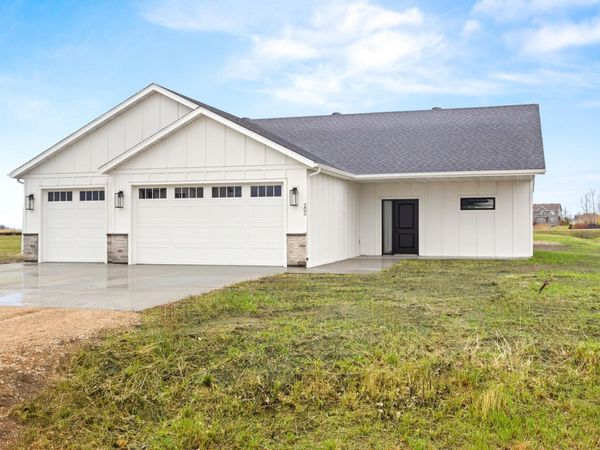 202 NEUMAN Boulevard, Colfax, ND 58018
