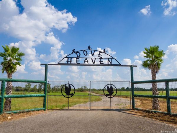 20250 Interstate 35 S, Lytle, TX 78052