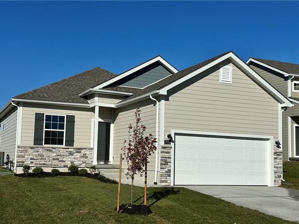 27012 E Dogwood Lane, Lee's Summit, MO 64086