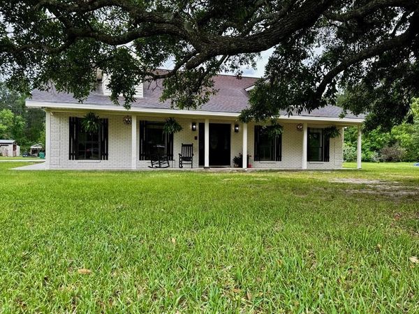 3099 LONGFELLOW Drive, Bay St Louis, MS 39520