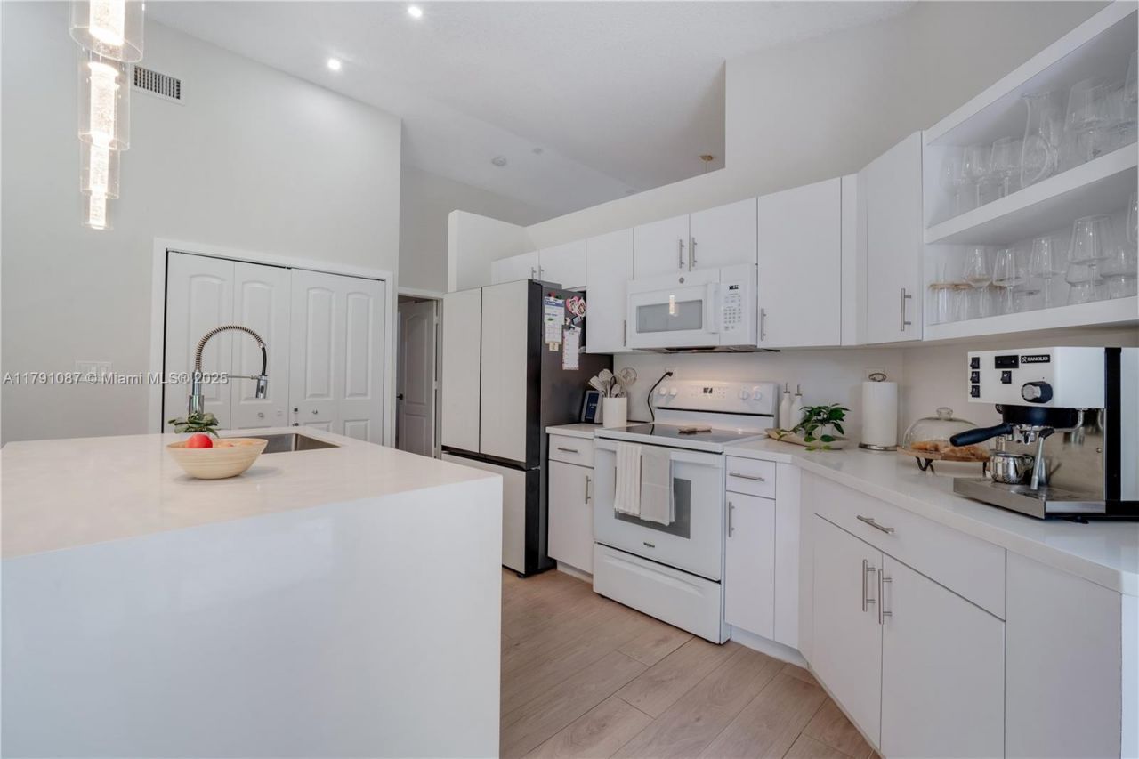 11334 NW 53rd Ln, Doral, FL 33178 Photo