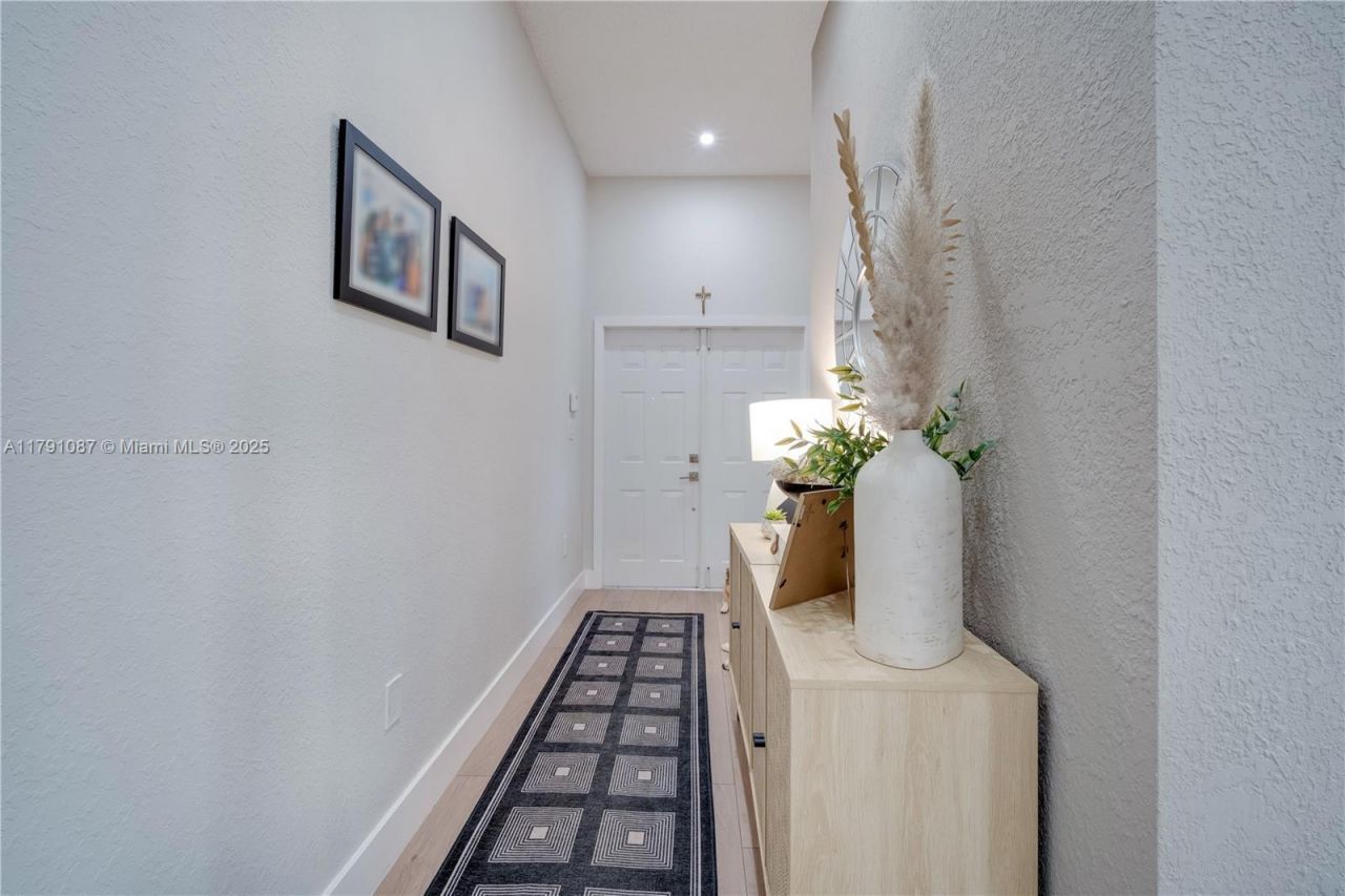 11334 NW 53rd Ln, Doral, FL 33178 Photo