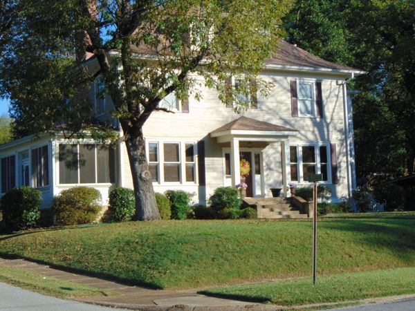 909 E Boswell Street, Batesville, AR 72501