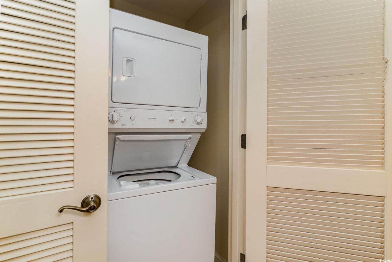 8121 Amalfi Pl. Photo 19