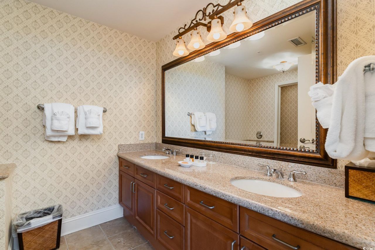 8121 Amalfi Pl. Photo 28