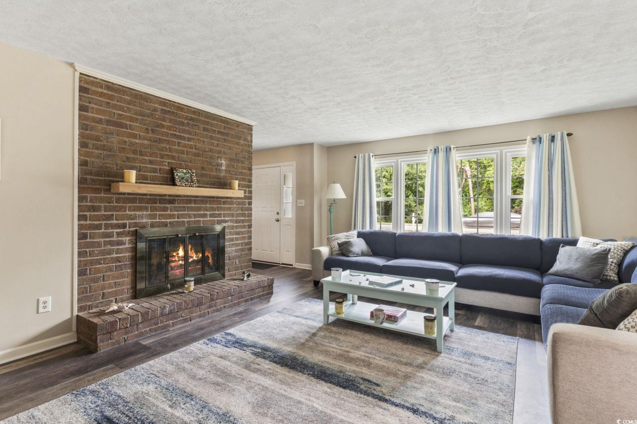 605 62nd Ave. N Photo 4