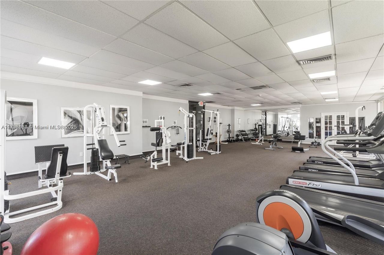 300 Bayview Dr, Unit 508, Sunny Isles Beach, FL 33160 Photo