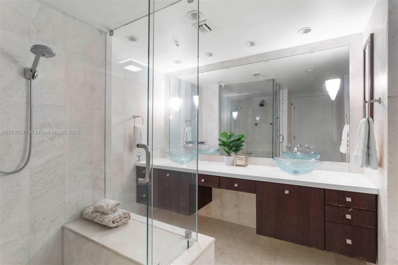 19667 Turnberry Way, Unit 14E, Aventura, FL 33180 Photo