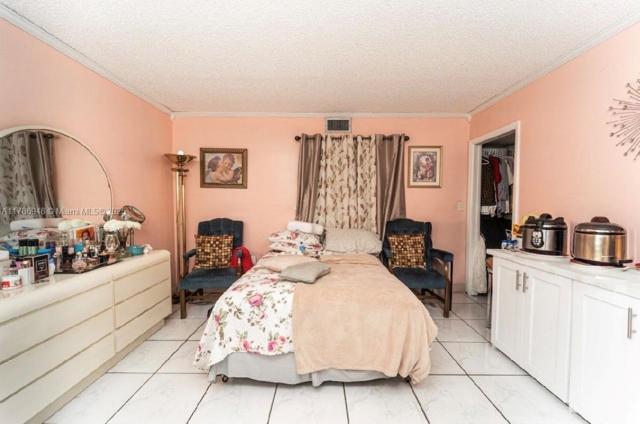 8635 NW 8th St, Unit 101, Miami, FL 33126 Photo