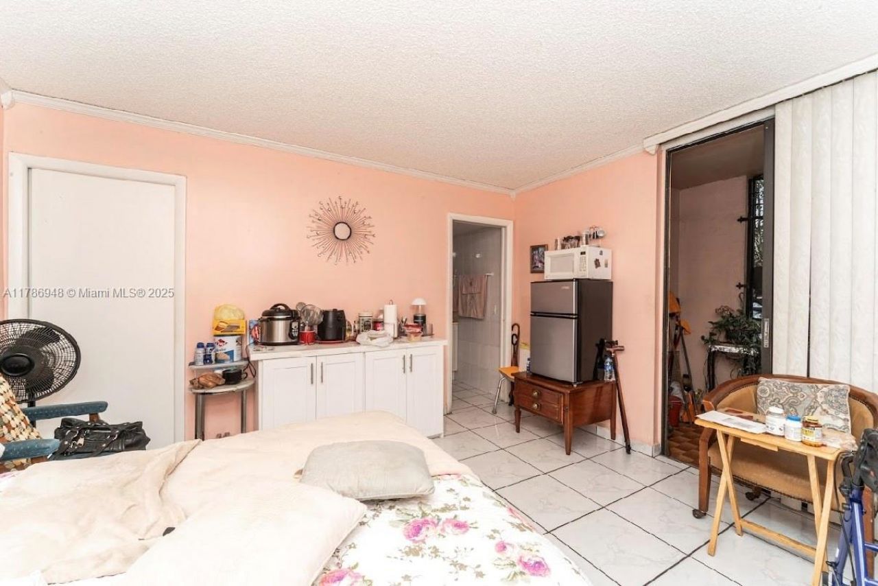 8635 NW 8th St, Unit 101, Miami, FL 33126 Photo