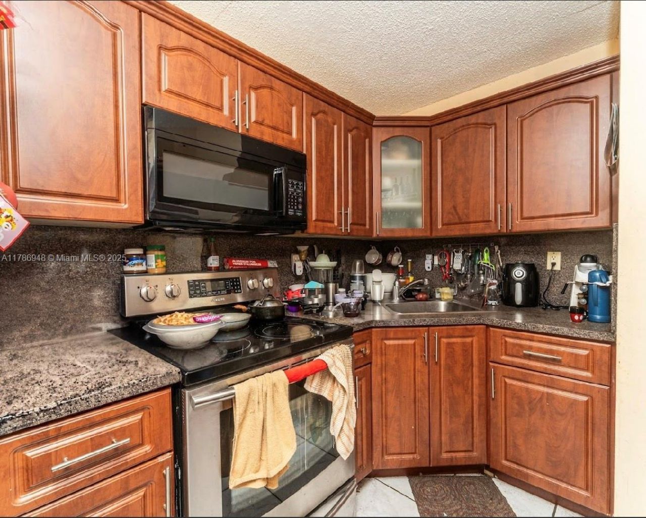 8635 NW 8th St, Unit 101, Miami, FL 33126 Photo