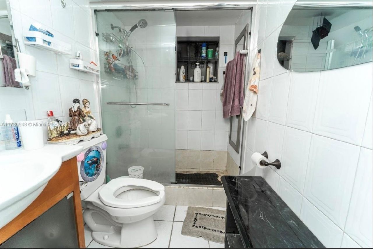 8635 NW 8th St, Unit 101, Miami, FL 33126 Photo