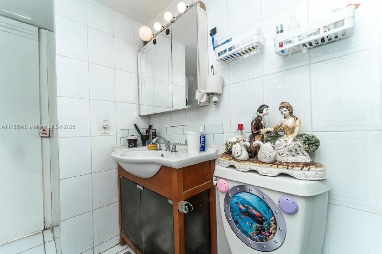 8635 NW 8th St, Unit 101, Miami, FL 33126 Photo