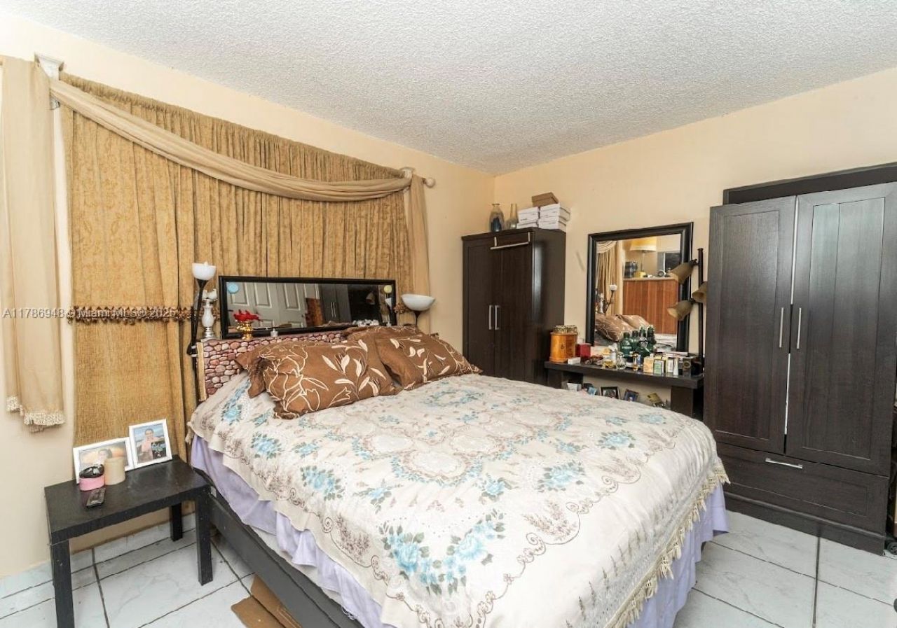 8635 NW 8th St, Unit 101, Miami, FL 33126 Photo