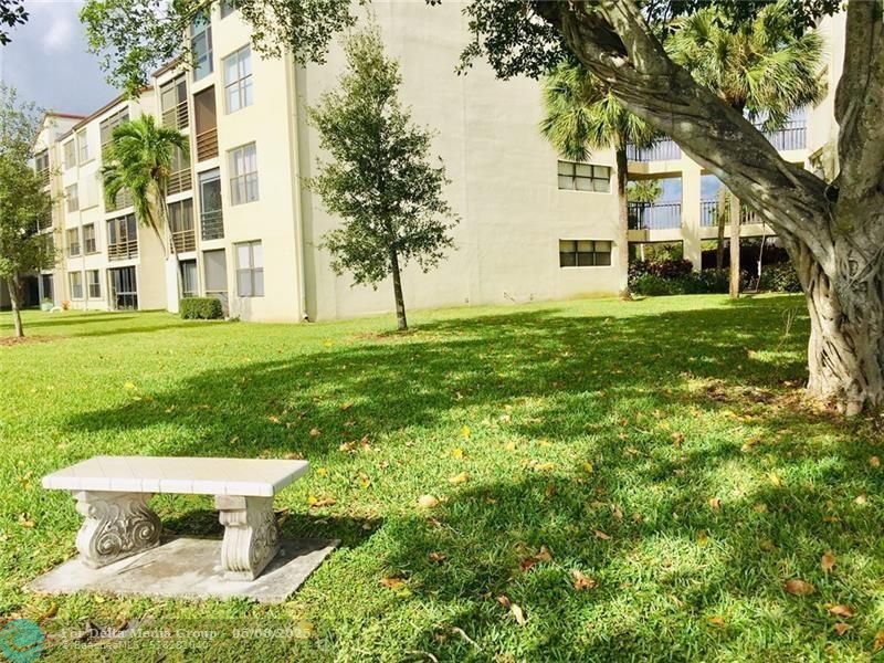 2306 S Cypress Bend Drive, Unit 319, Pompano Beach, FL 33069 Photo