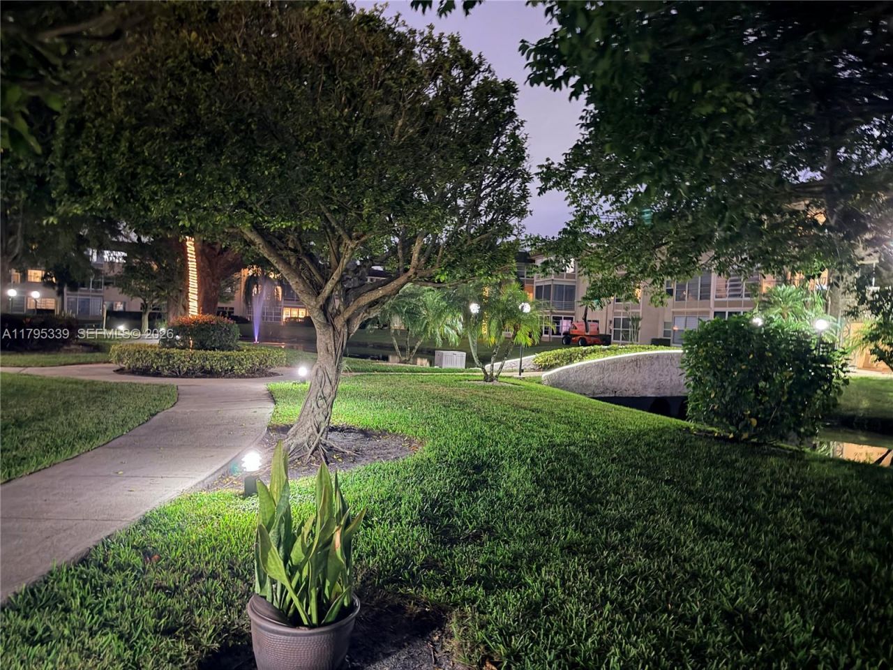 4700 NW 35th St, Unit 408, Lauderdale Lakes, FL 33319 Photo