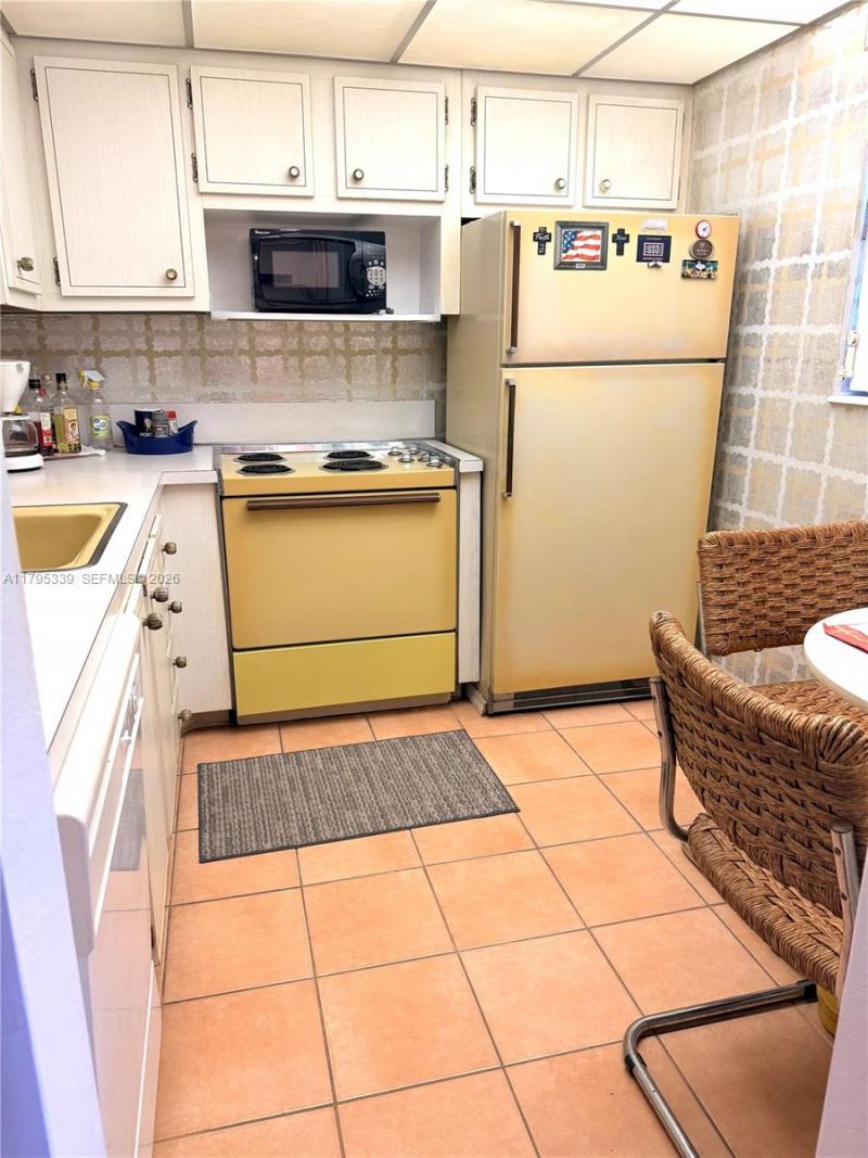 4700 NW 35th St, Unit 408, Lauderdale Lakes, FL 33319 Photo