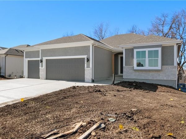 25278 W 149th Terrace, Olathe, KS 66061