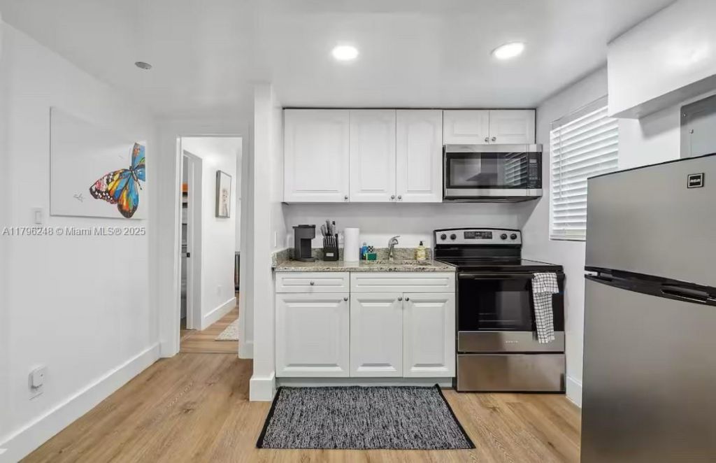 310 Oregon St, Unit 3, Hollywood, FL 33019 Photo