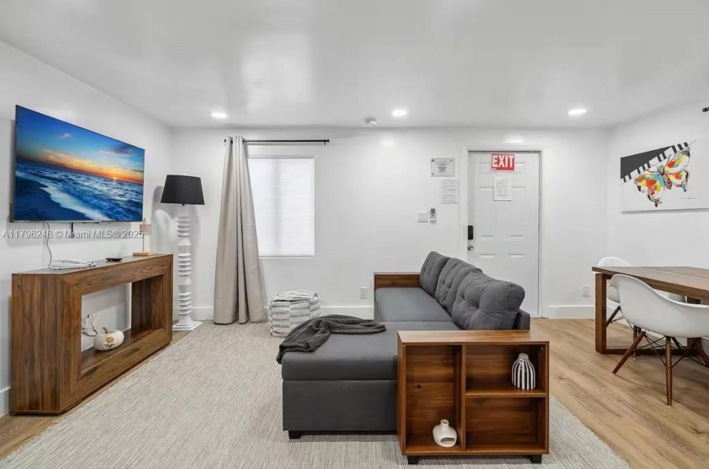 310 Oregon St, Unit 3, Hollywood, FL 33019 Photo