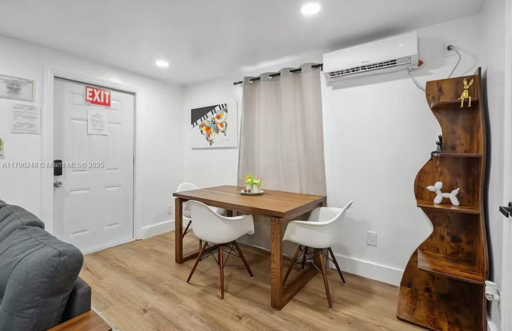 310 Oregon St, Unit 3, Hollywood, FL 33019 Photo