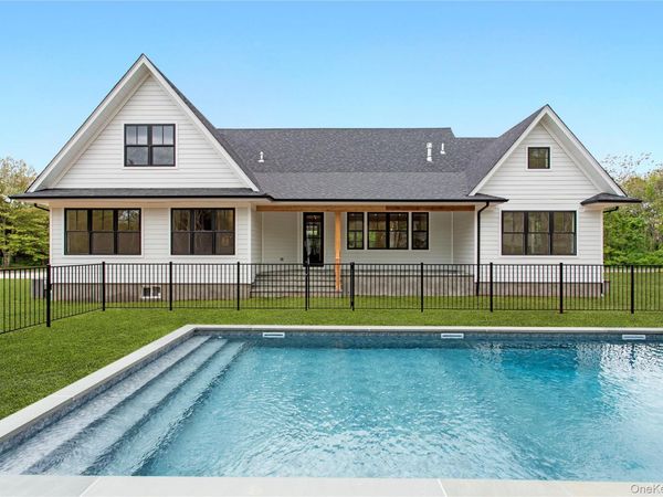 33 Lagoon Court, South Jamesport, NY 11901