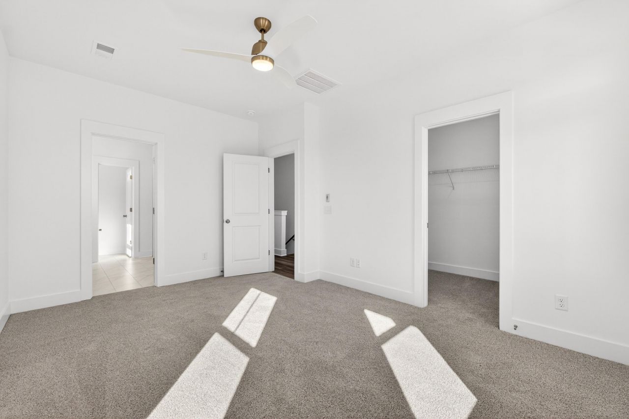 708 Rumbling Leaf Lane Photo 15