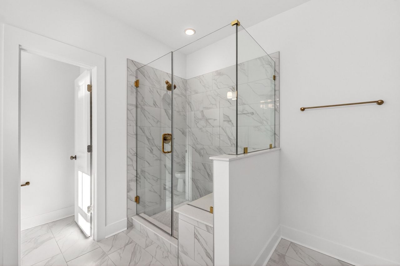 708 Rumbling Leaf Lane Photo 18