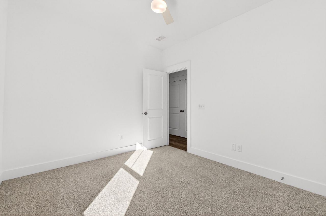 708 Rumbling Leaf Lane Photo 22