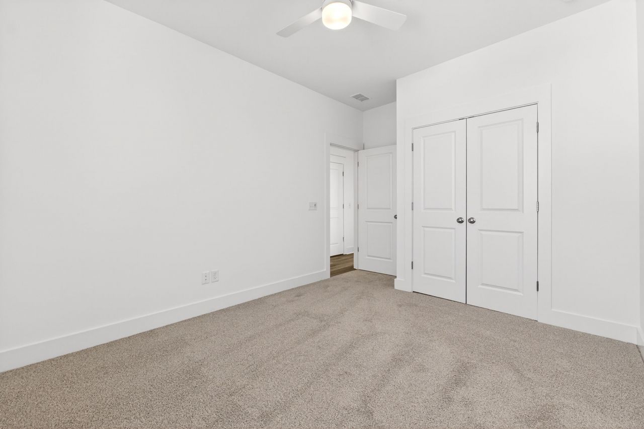 708 Rumbling Leaf Lane Photo 23