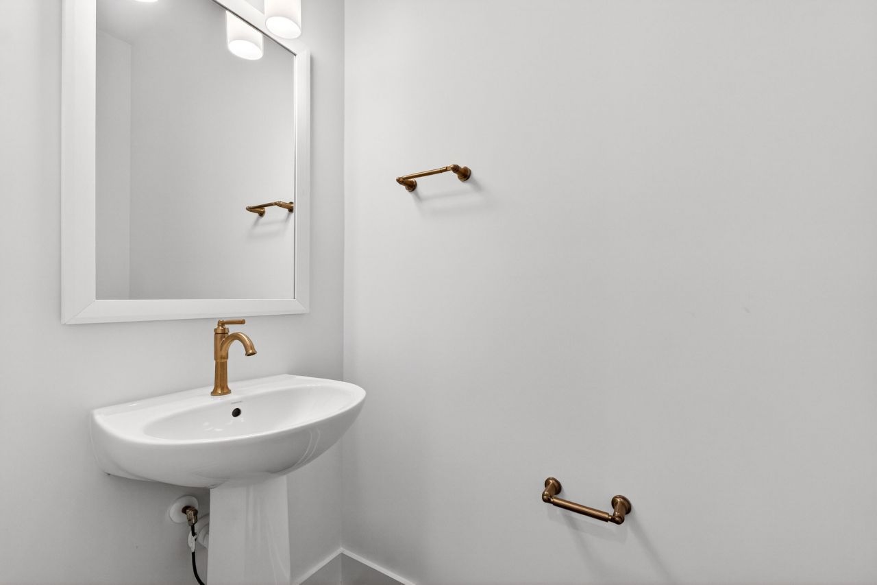 708 Rumbling Leaf Lane Photo 25