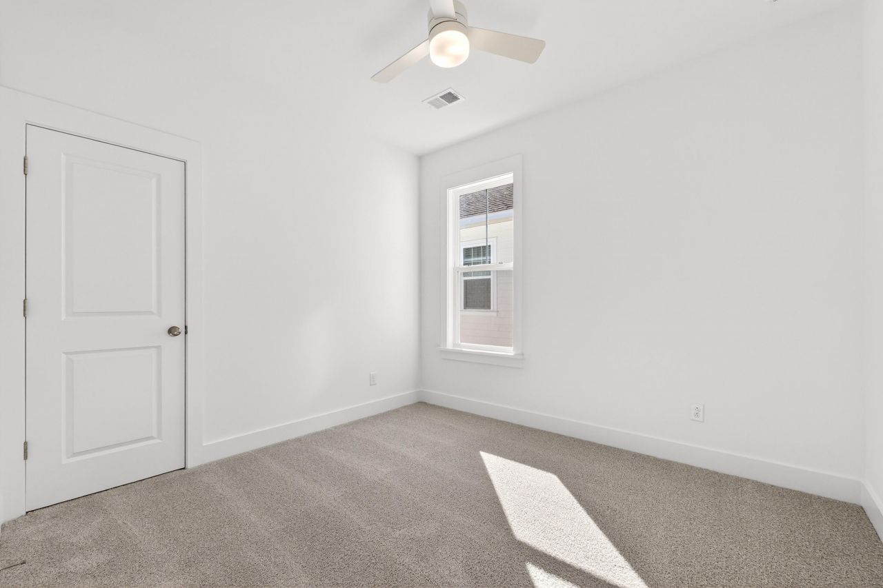 708 Rumbling Leaf Lane Photo 27