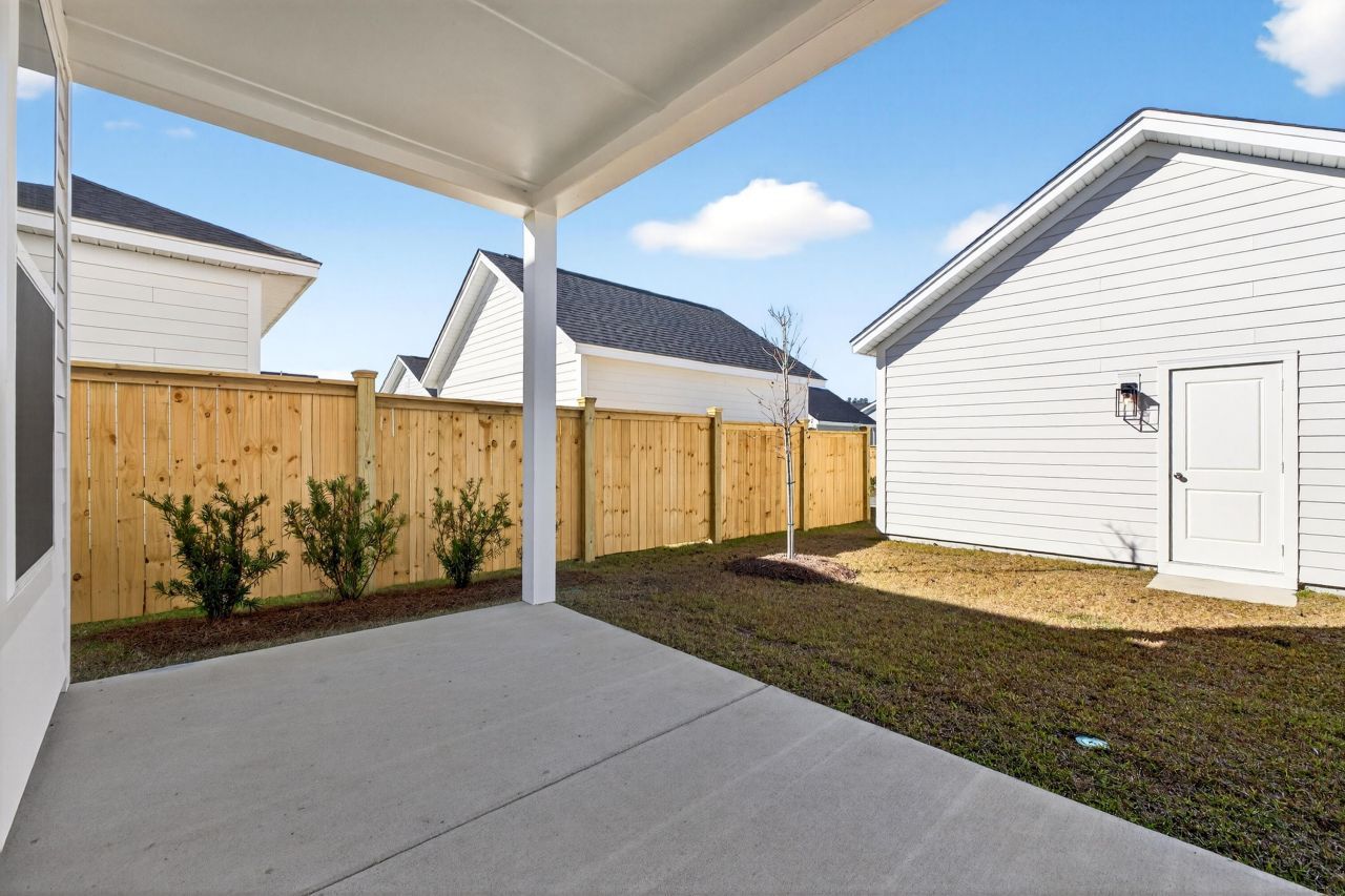 708 Rumbling Leaf Lane Photo 32