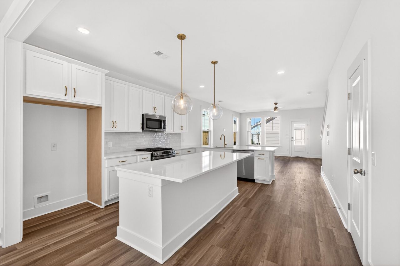 708 Rumbling Leaf Lane Photo 6