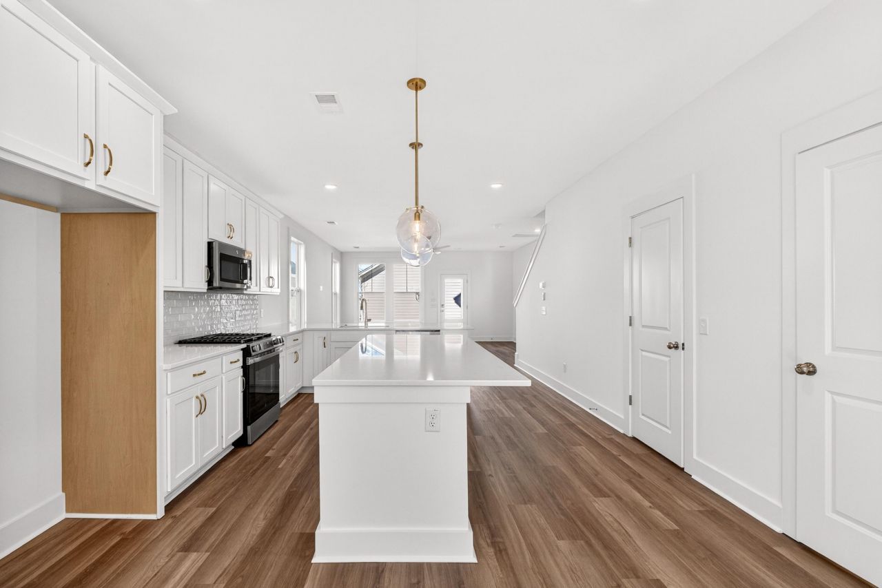 708 Rumbling Leaf Lane Photo 7