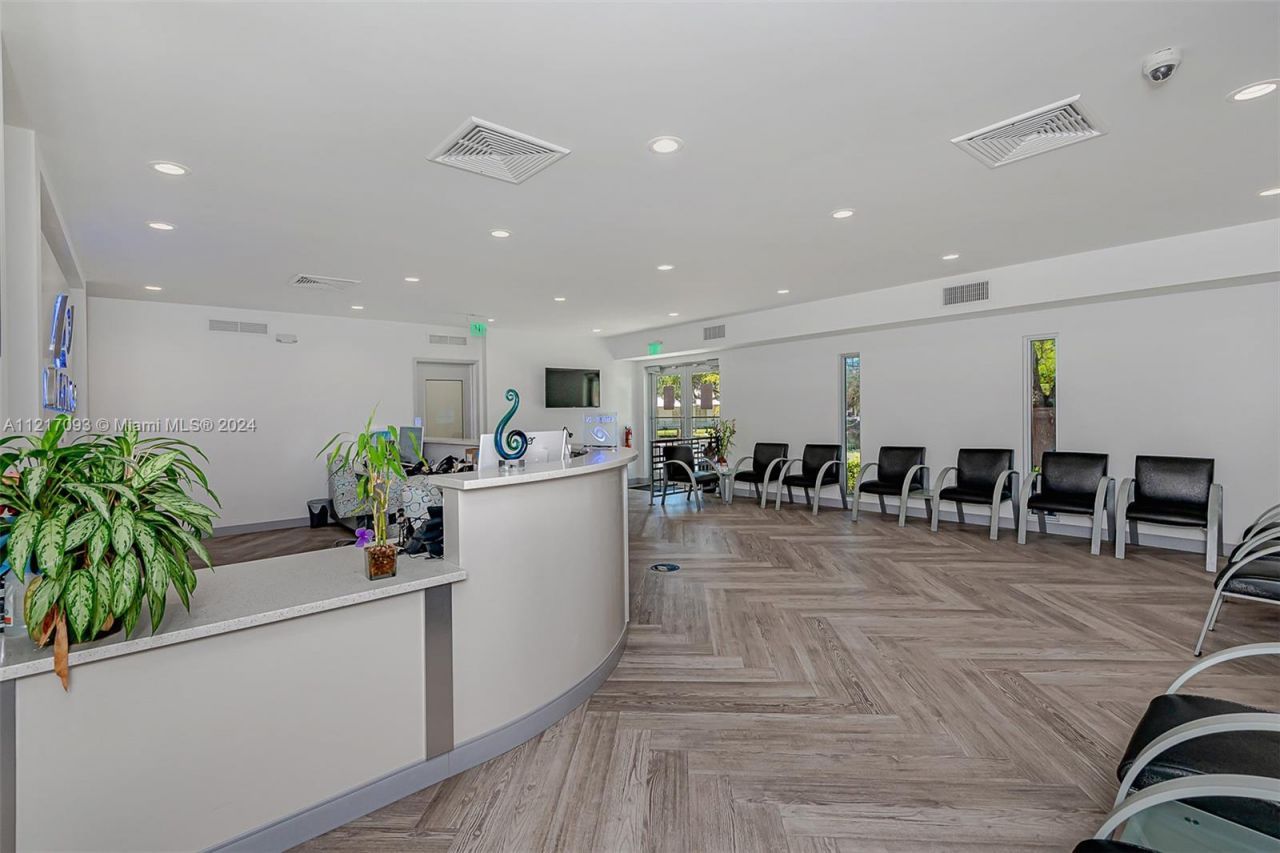 7700 Davie Road Ext, Hollywood, FL 33024 Photo