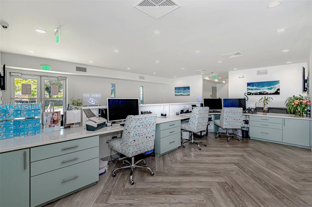 7700 Davie Road Ext, Hollywood, FL 33024 Photo