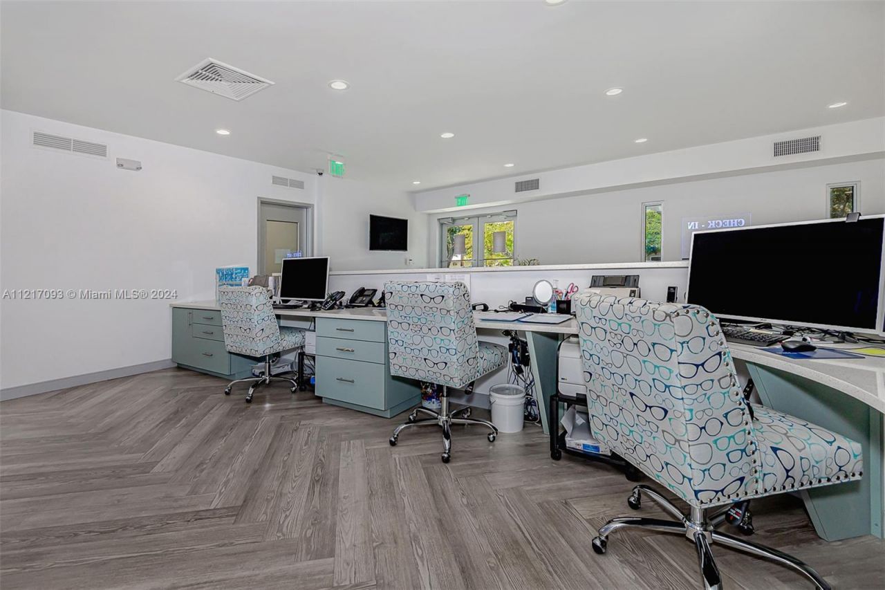 7700 Davie Road Ext, Hollywood, FL 33024 Photo