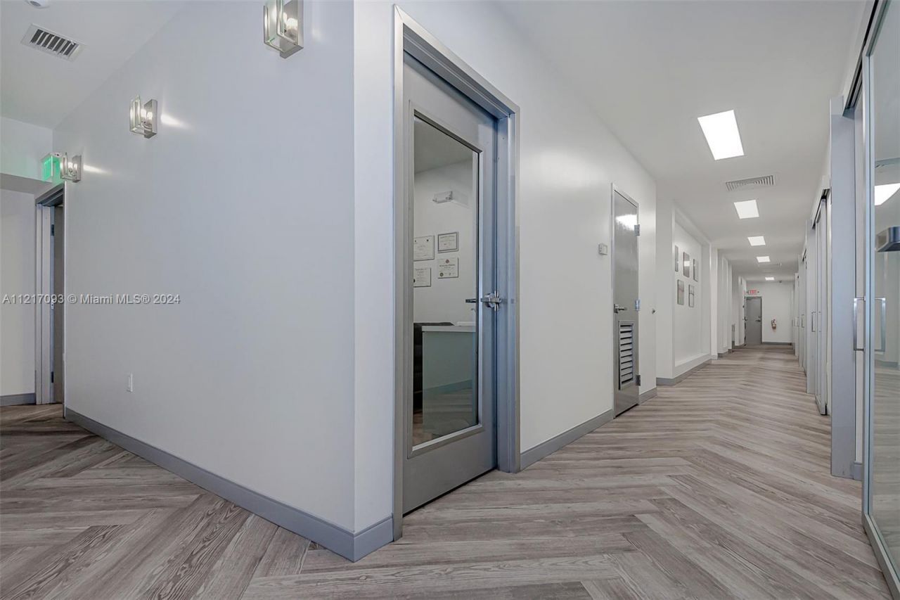 7700 Davie Road Ext, Hollywood, FL 33024 Photo