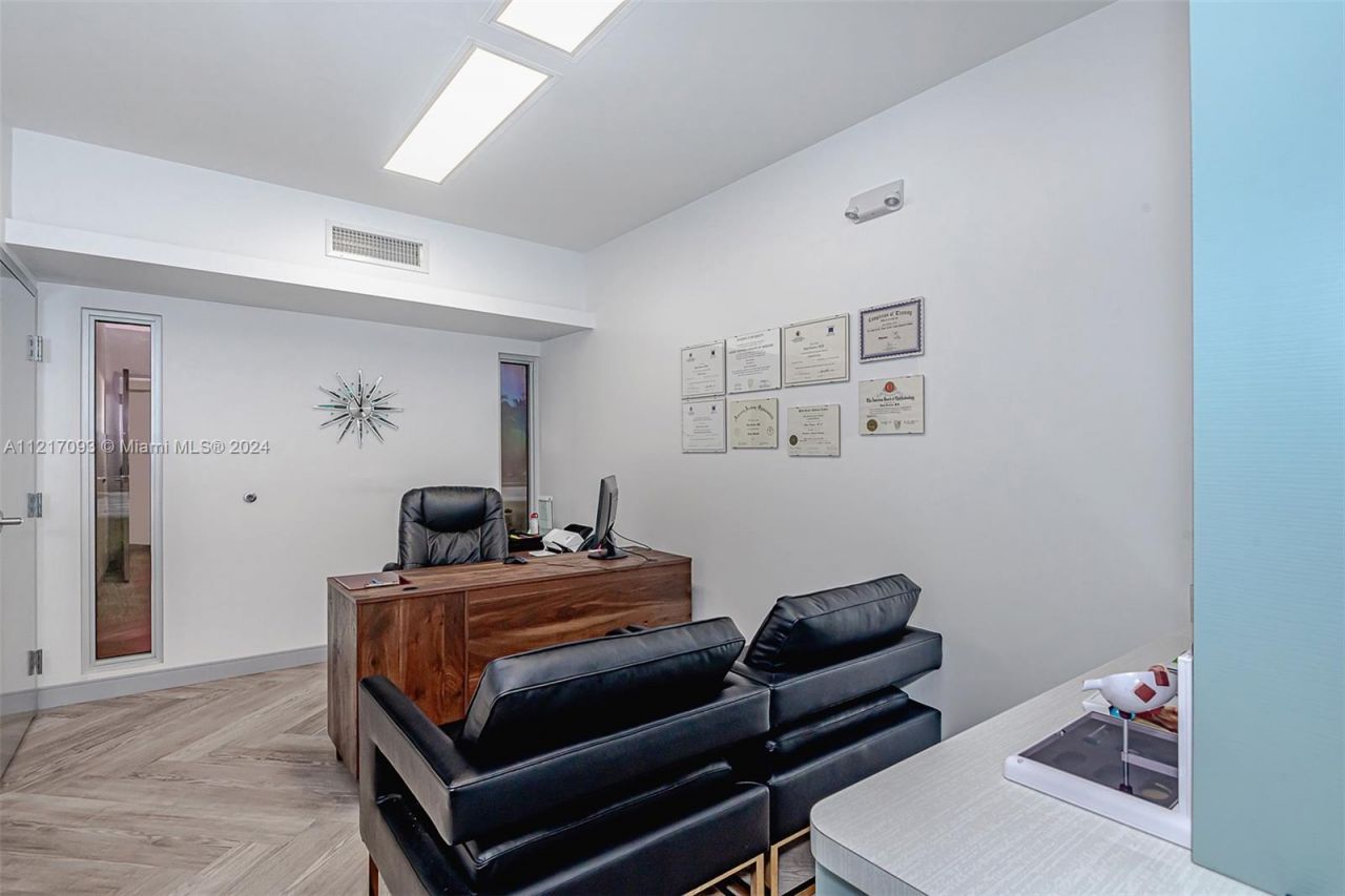 7700 Davie Road Ext, Hollywood, FL 33024 Photo