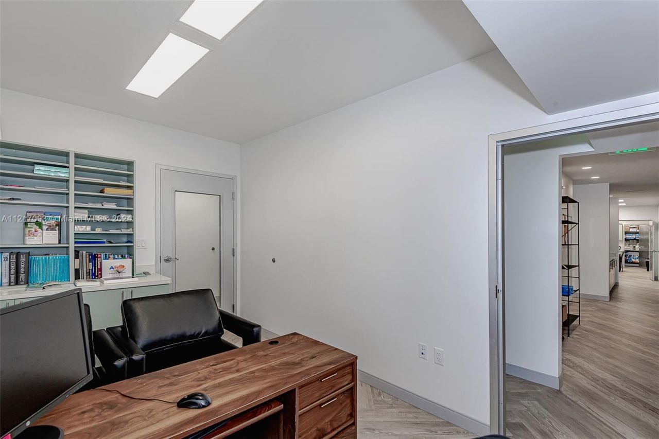 7700 Davie Road Ext, Hollywood, FL 33024 Photo