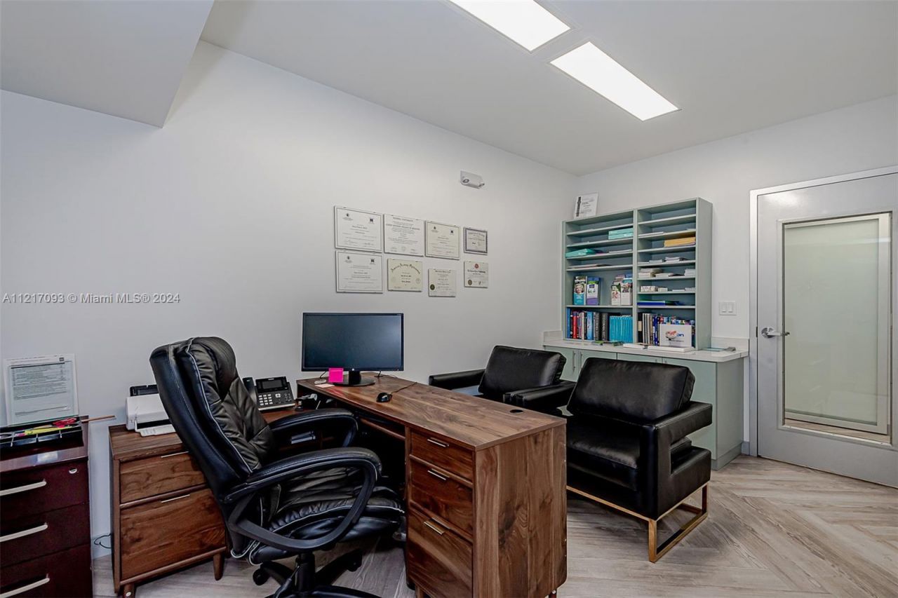 7700 Davie Road Ext, Hollywood, FL 33024 Photo