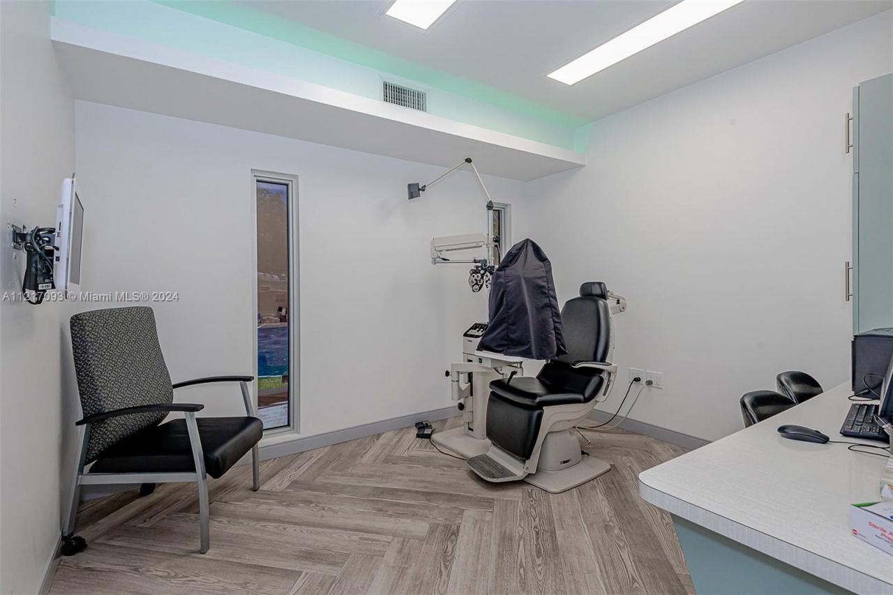 7700 Davie Road Ext, Hollywood, FL 33024 Photo