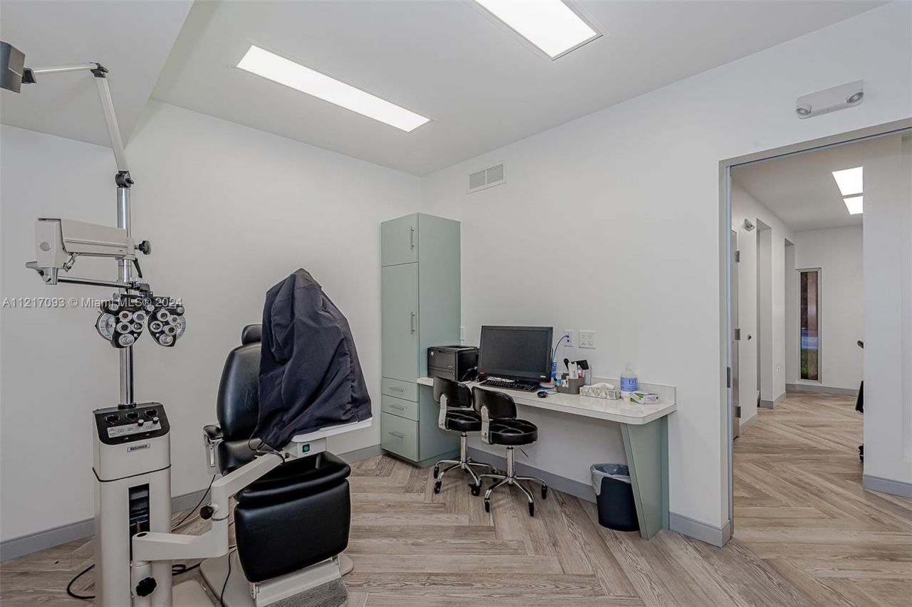 7700 Davie Road Ext, Hollywood, FL 33024 Photo