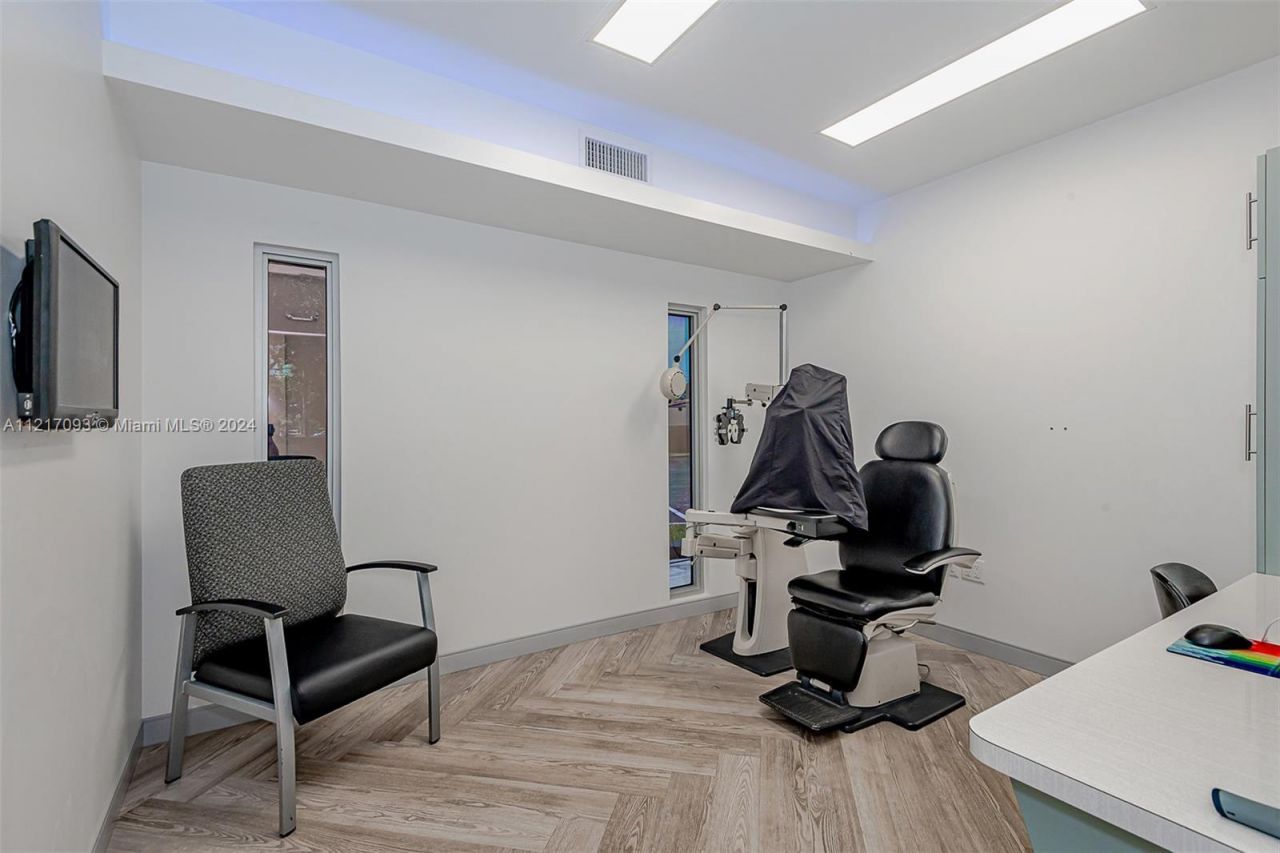 7700 Davie Road Ext, Hollywood, FL 33024 Photo