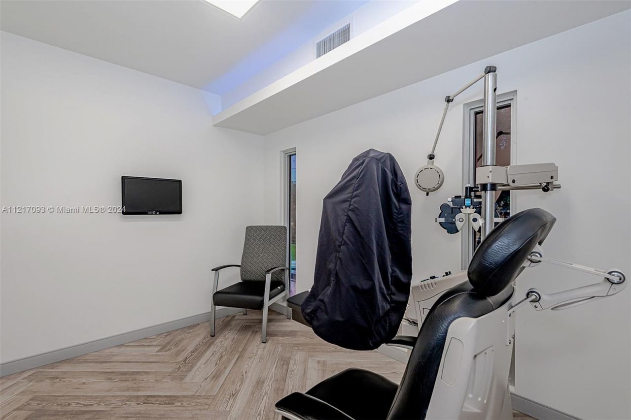 7700 Davie Road Ext, Hollywood, FL 33024 Photo