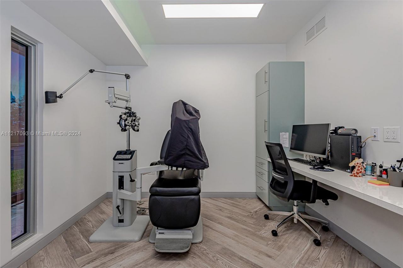 7700 Davie Road Ext, Hollywood, FL 33024 Photo