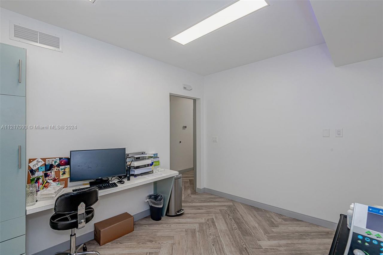 7700 Davie Road Ext, Hollywood, FL 33024 Photo