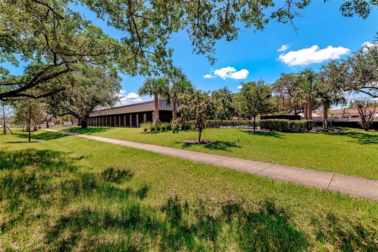 7700 Davie Road Ext, Hollywood, FL 33024 Photo